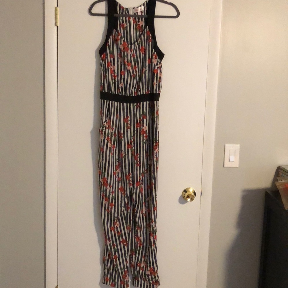 Flower print jumper! Very cute pattern. Worn once